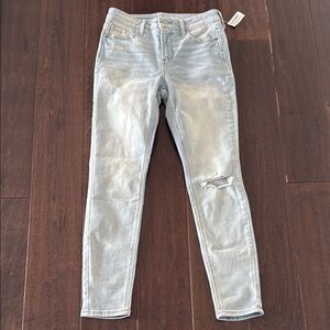 NWT Women’s Old Navy Light Blue Rockstar Super Skinny Distressed Jeans
